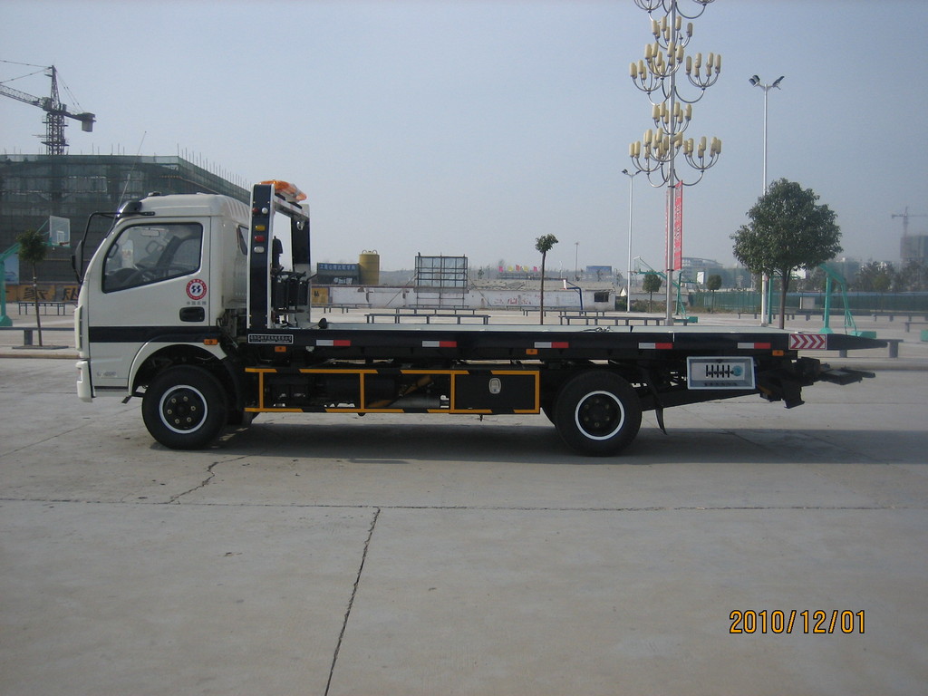 慶鈴一拖二平板清障車 專業救援，高效作業的優選伙伴